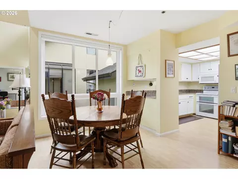 Dining - 690 Wimbledon Ct, Eugene, OR 97401 photo 3 of 5