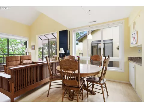 Dining - 690 Wimbledon Ct, Eugene, OR 97401 photo 4 of 5