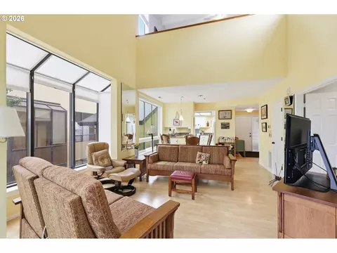 Living - 690 Wimbledon Ct, Eugene, OR 97401 photo 4 of 6