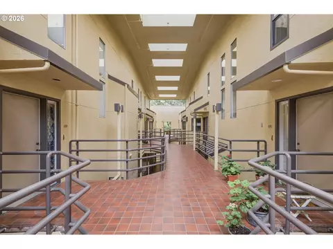 Entry Way - 690 Wimbledon Ct, Eugene, OR 97401 photo 1 of 2