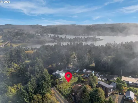 2432 NE 36th Dr, Lincoln City, OR 97367