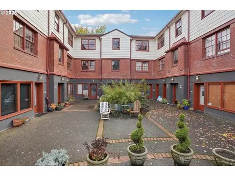 5400 NE 30th Ave #304, Portland, OR 97211