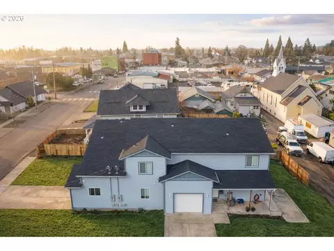 301 S 1st St, Silverton, OR 97381