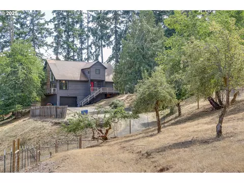 27827 Berry Hill Way, Eugene, OR 97405