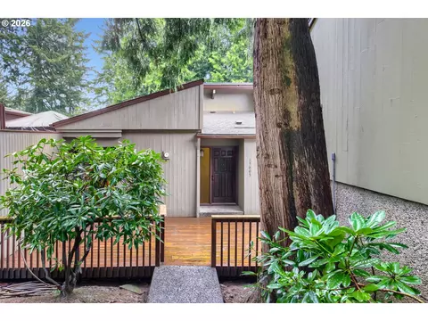 13603 NE Regents Dr, Vancouver, WA 98684