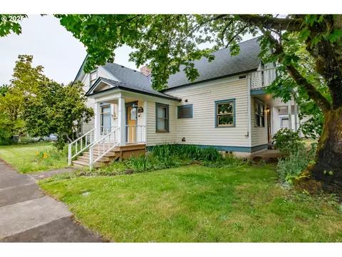 704 Oak St, Brownsville, OR 97327