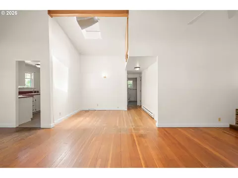 Living - 965 Polk St, Eugene, OR 97402 photo 1 of 8