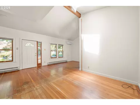 Living - 965 Polk St, Eugene, OR 97402 photo 8 of 8