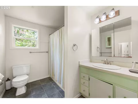 Bath - 965 Polk St, Eugene, OR 97402 photo 1 of 2