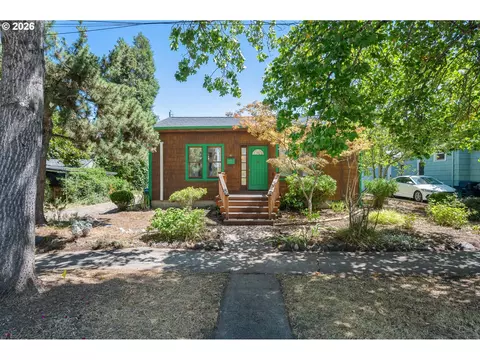 Exterior - 965 Polk St, Eugene, OR 97402 photo 2 of 11