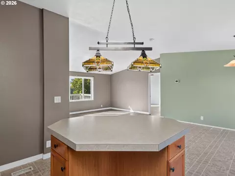 Living - 21901 SE Borges Rd, Damascus, OR 97089 photo 5 of 6