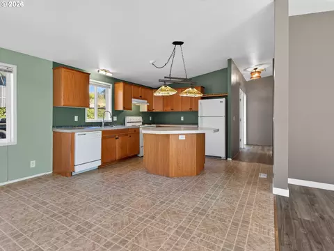 Kitchen - 21901 SE Borges Rd, Damascus, OR 97089 photo 1 of 4