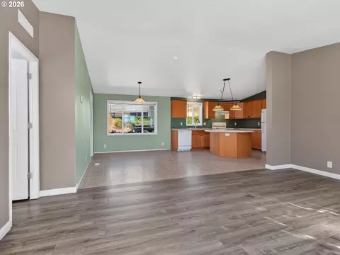 Living - 21901 SE Borges Rd, Damascus, OR 97089 photo 4 of 6