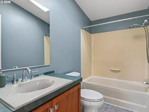 Bath - 21901 SE Borges Rd, Damascus, OR 97089 photo 3 of 3