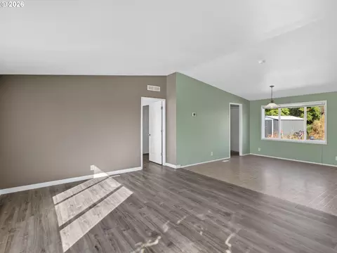 Living - 21901 SE Borges Rd, Damascus, OR 97089 photo 3 of 6