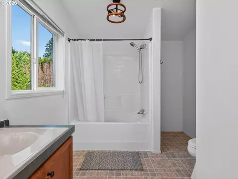 Bath - 21901 SE Borges Rd, Damascus, OR 97089 photo 1 of 3