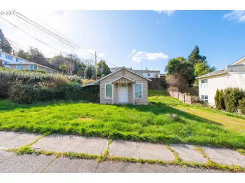 2196 Sherman Ave, North Bend, OR 97459