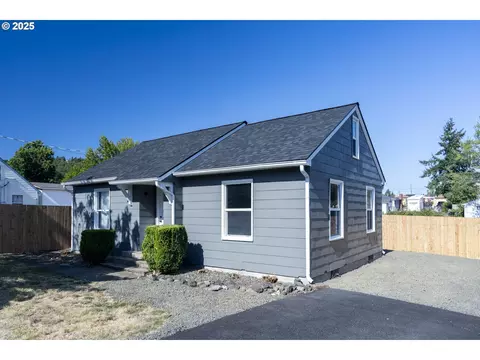 137 NE Flagg St, Roseburg, OR 97470