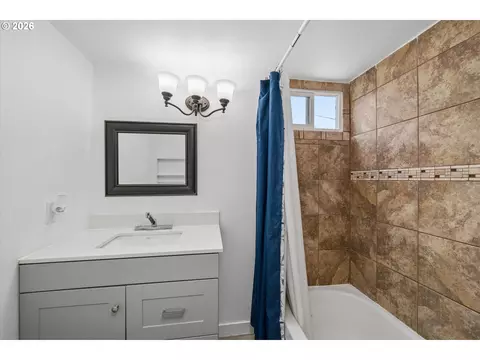 Bath - 4750 Franklin Blvd #C3, Eugene, OR 97403 photo 1 of 2