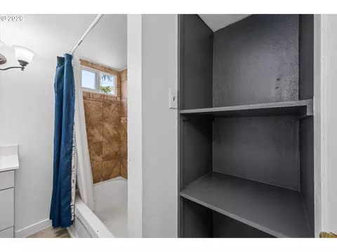 Bath - 4750 Franklin Blvd #C3, Eugene, OR 97403 photo 2 of 2