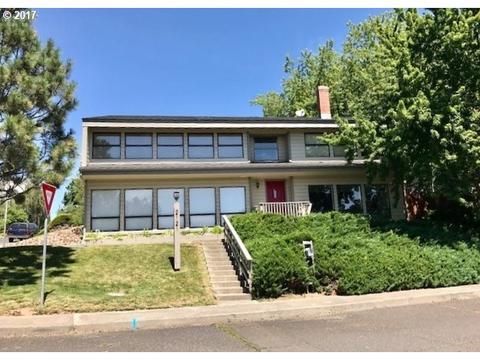 2121 SW Olson Ave, Pendleton, OR 97801 photo 1