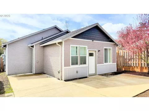 14008 SE Center St #B, Portland, OR 97236