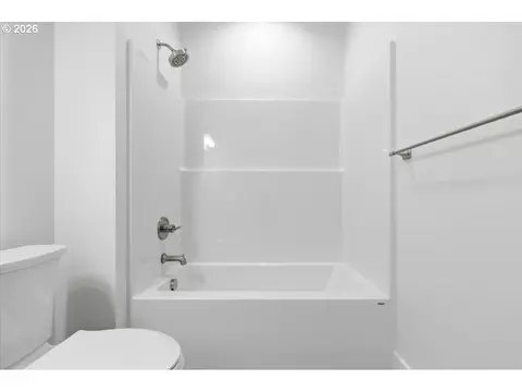 Bath - 2147 NE Spitz Rd, Canby, OR 97013 photo 6 of 6