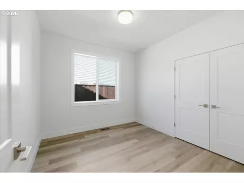 Bedroom - 2147 NE Spitz Rd, Canby, OR 97013 photo 8 of 9