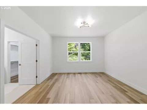 Bedroom - 2147 NE Spitz Rd, Canby, OR 97013 photo 2 of 9