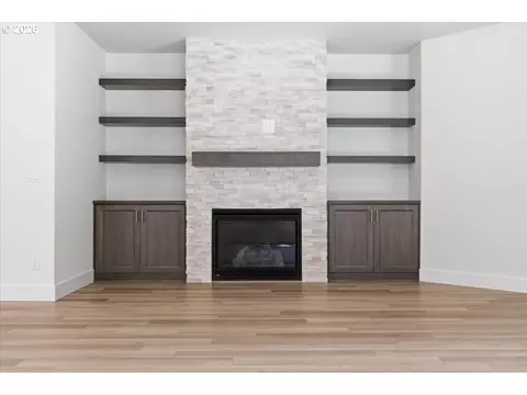 Living - 2147 NE Spitz Rd, Canby, OR 97013 photo 3 of 7