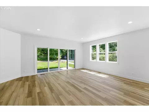 Living - 2147 NE Spitz Rd, Canby, OR 97013 photo 6 of 7