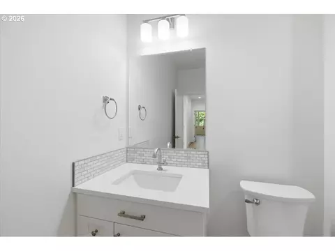 Bath - 2147 NE Spitz Rd, Canby, OR 97013 photo 5 of 6