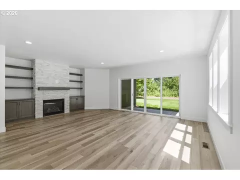 Living - 2147 NE Spitz Rd, Canby, OR 97013 photo 5 of 7