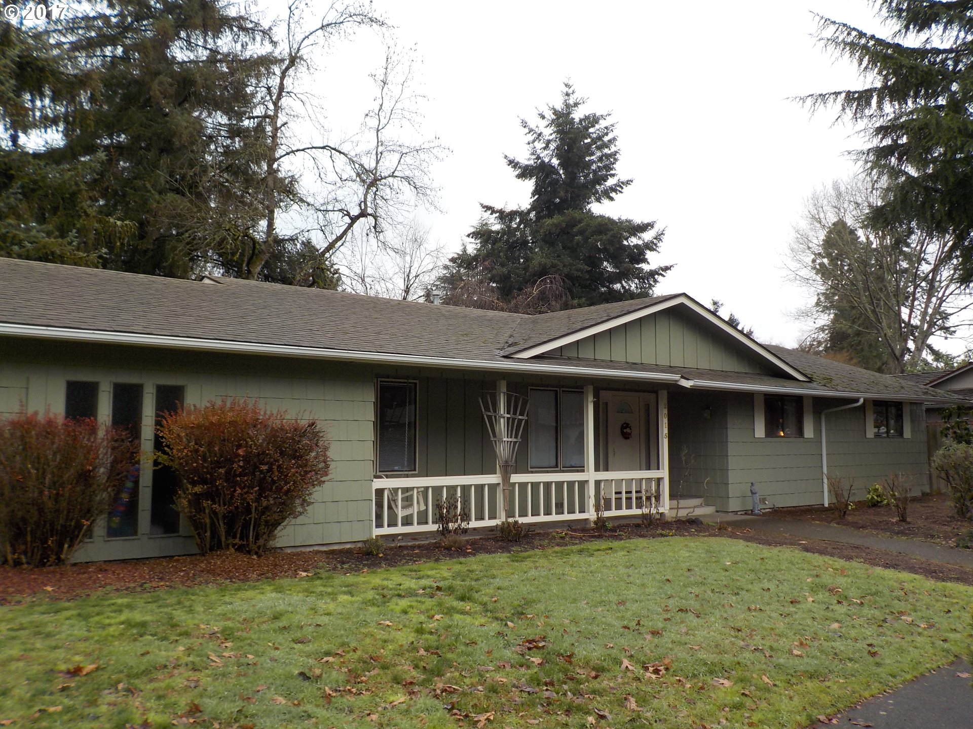 2015 Ridgeway Dr, Eugene, OR 97401 photo 1