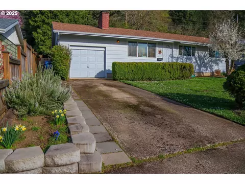 3275 Onyx St, Eugene, OR 97405