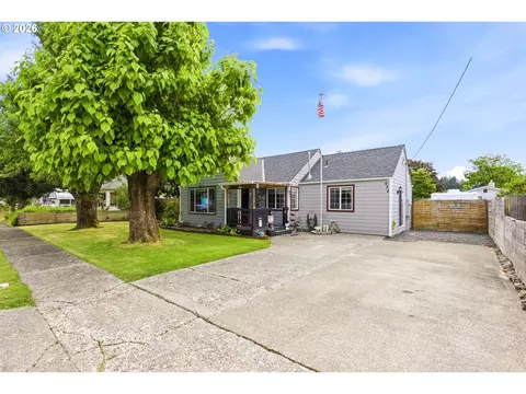 924 7th Ave, Sweet Home, OR 97386