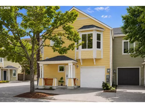 550 NE Knott St, Portland, OR 97212