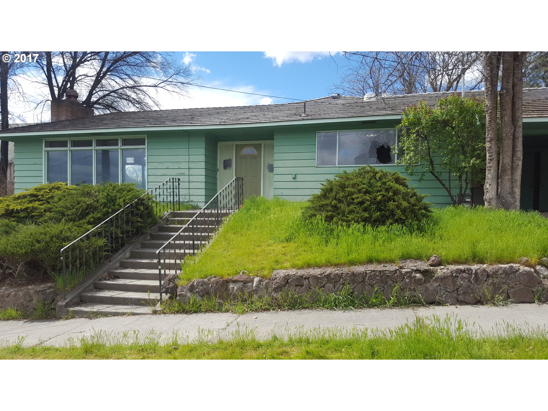 315 NW 10th St, Pendleton, OR 97801 photo 1