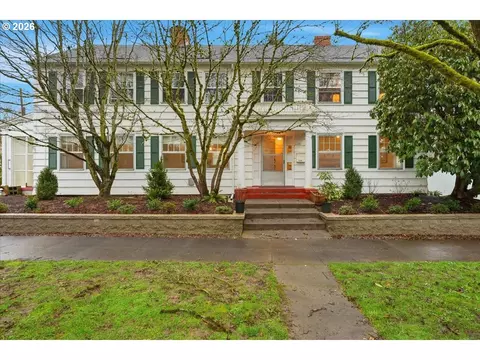 2451 SE Salmon St, Portland, OR 97214
