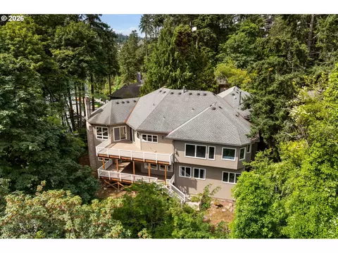 1563 Bay View Ln, Lake Oswego, OR 97034