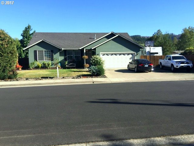 1122 E Fourth Ave, Sutherlin, OR 97479 photo 1