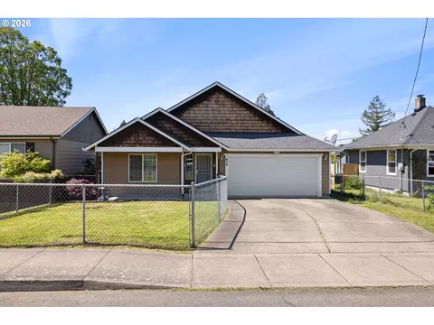 439 N Broadway St, Estacada, OR 97023