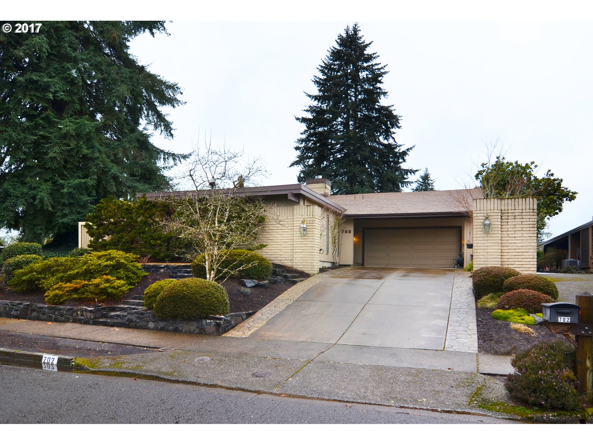 702 Spyglass Dr, Eugene, OR 97401 photo 1