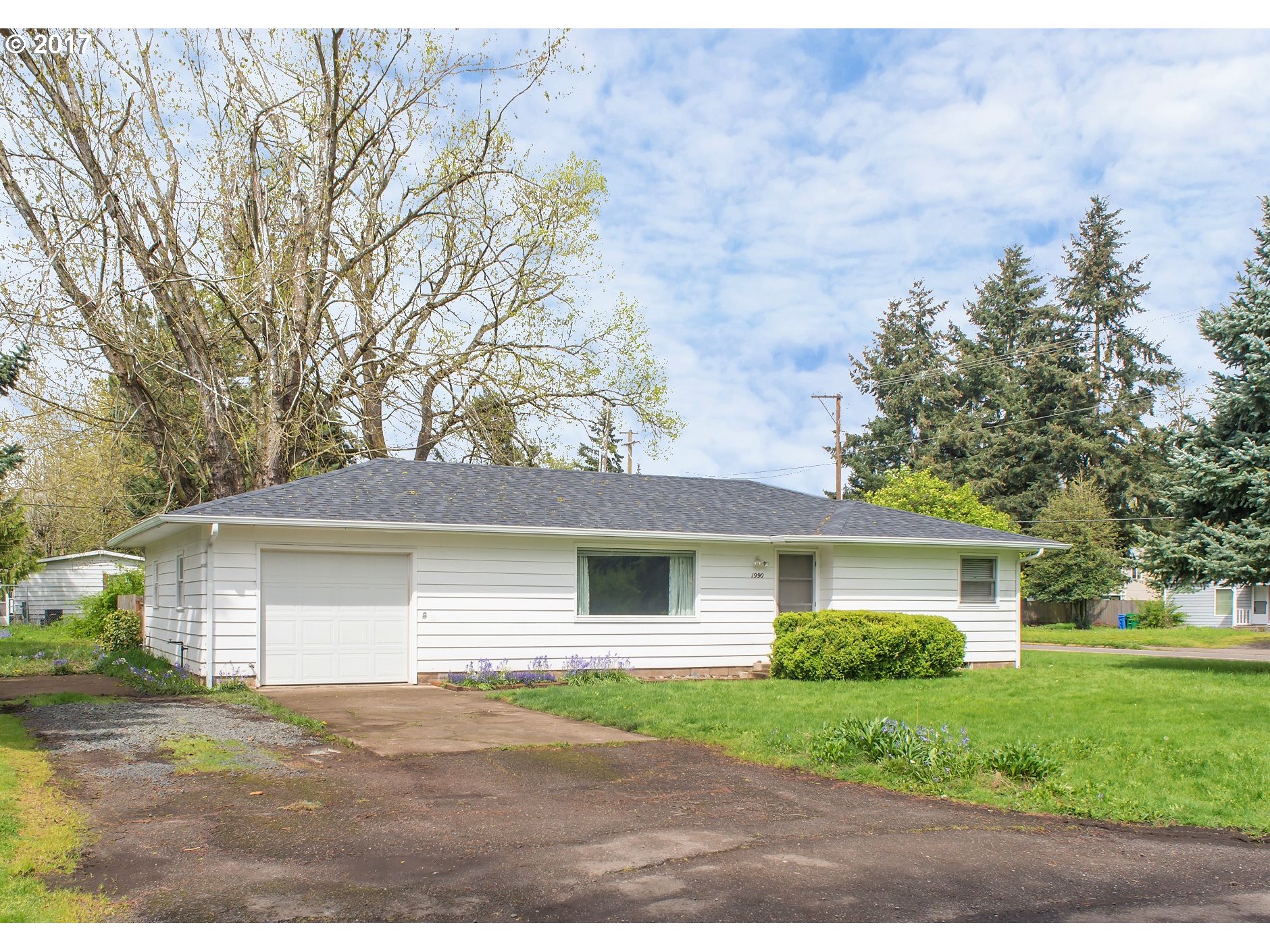 1990 Regina St, Eugene, OR 97402 photo 1