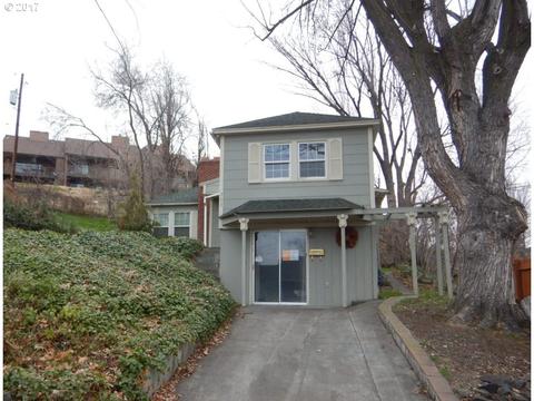 703 NW Johns Pl, Pendleton, OR 97801 photo 1
