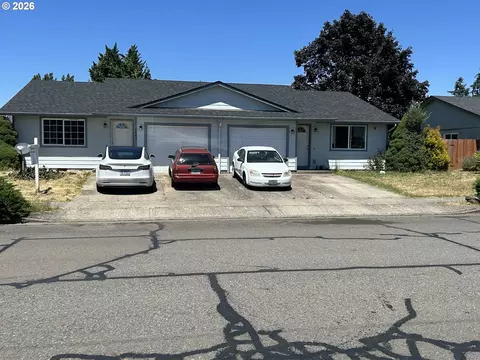 1467 W Locust St, Stayton, OR 97383