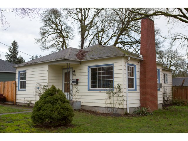 705 E Hereford St, Gladstone, OR 97027 photo 1