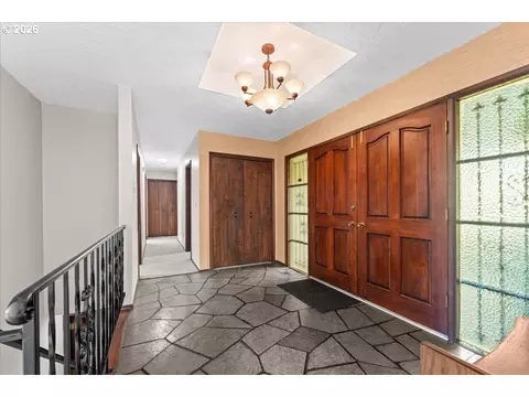 Entry Way - 880 NW 3rd St, Gresham, OR 97030 photo 1 of 3