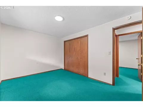 Bedroom - 880 NW 3rd St, Gresham, OR 97030 photo 5 of 7