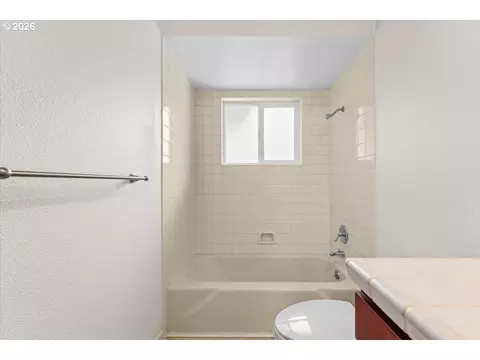 Bath - 880 NW 3rd St, Gresham, OR 97030 photo 2 of 7